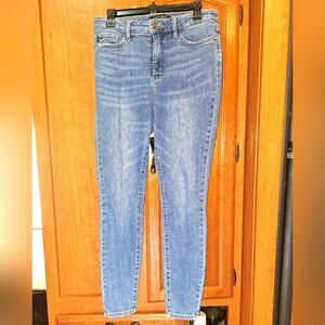 Judy Blue 9/29 skinny fit jeans with a 27.5" inseam. Light distressing